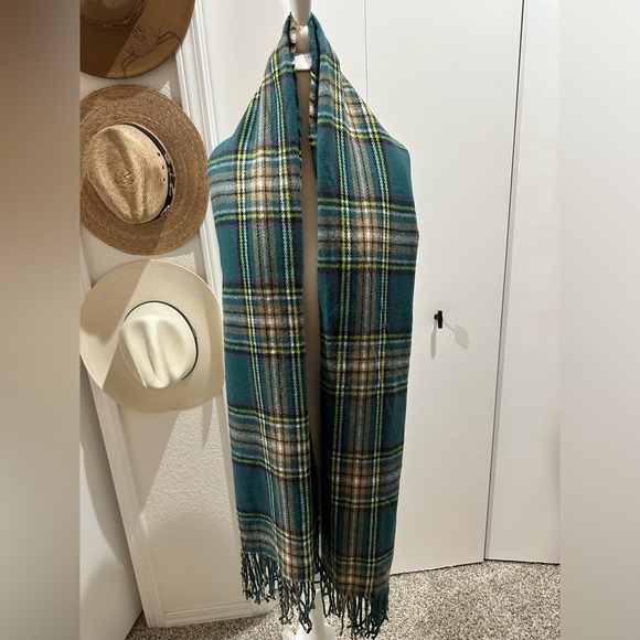 Plaid Chawl/Stole - Picture 4 of 4